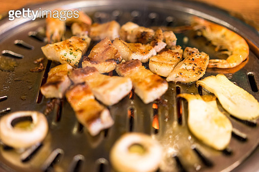 한우 암소 로 만든 양념갈비 + 물냉면 vs 제주 흑돼지 로 만든 삼겹살구이 + 된장찌개 | 인스티즈