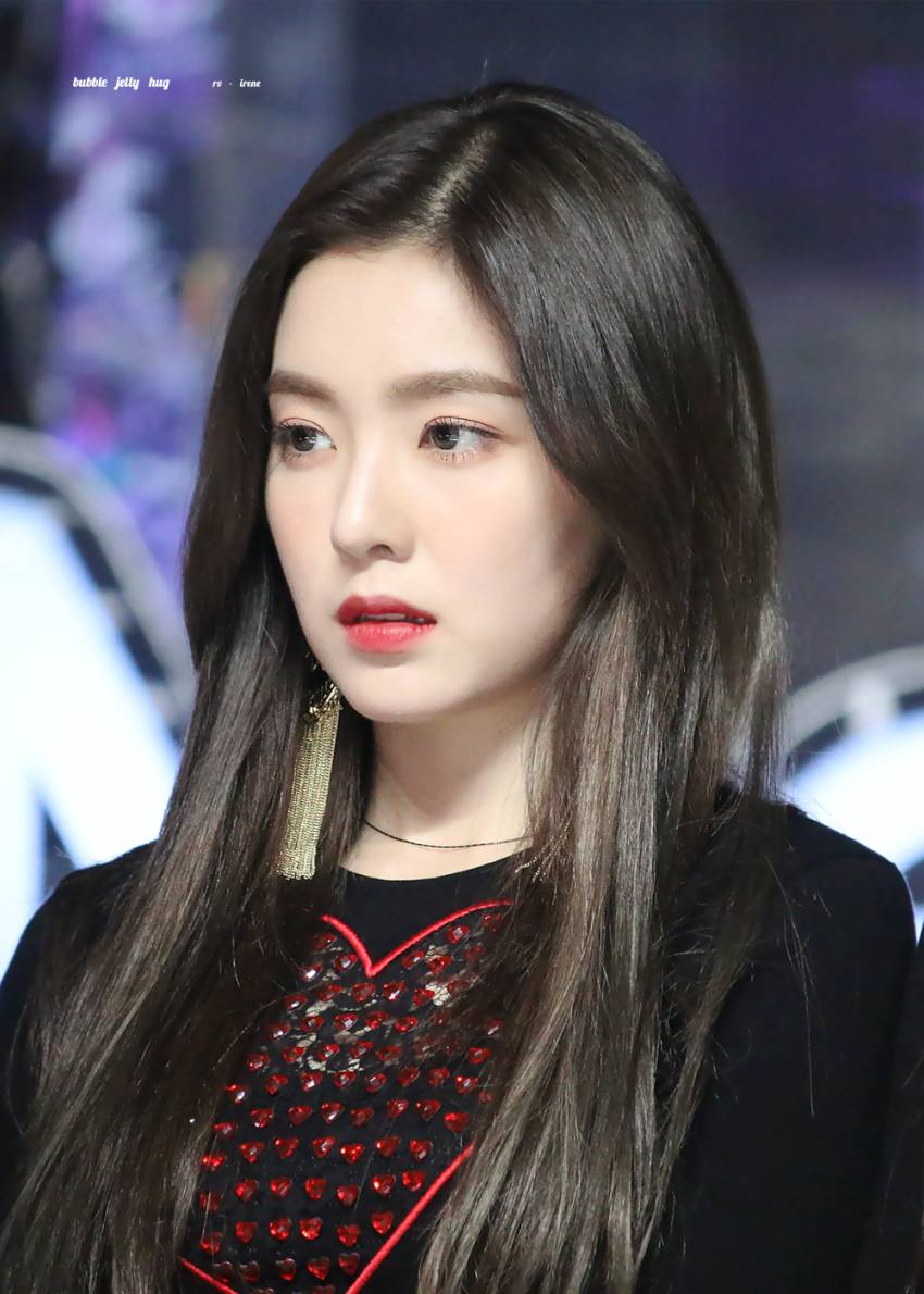 시상식에서 미모 폭격하고 다니는 아이린.jpg | 인스티즈