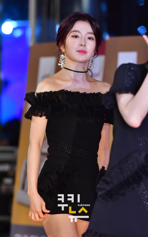 블랙미니드레스 아이린.gif | 인스티즈