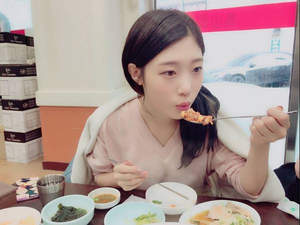 정채연과 먹기 vs 전채요리 먹기 | 인스티즈