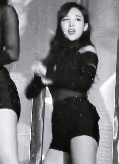 은근하지만 대놓고 섹시해버린 아이돌 | 인스티즈