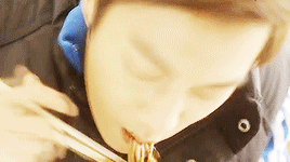 윤두준의 야무진 인생연기.gif | 인스티즈