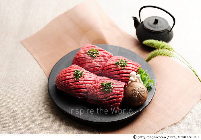 한우 암소 로 만든 양념갈비 + 물냉면 vs 제주 흑돼지 로 만든 삼겹살구이 + 된장찌개 | 인스티즈