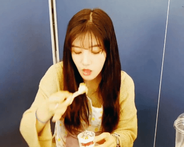 케&#51084; 취식하는 시연.gif | 인스티즈