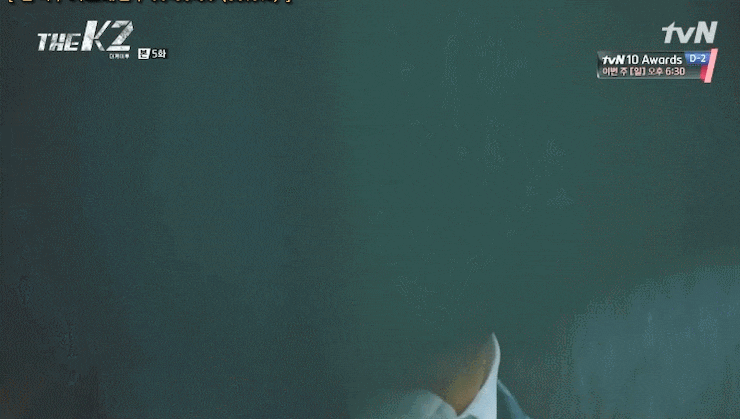 여초에서 은근히 화제였던 우산만 들고 있는데 멋있는 지창욱 | 인스티즈