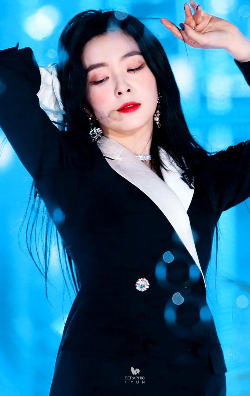 시상식에서 미모 폭격하고 다니는 아이린.jpg | 인스티즈