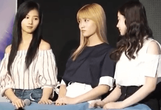 옆에서 자꾸 만져대니까 느낌이 이상했던 모모.GIF | 인스티즈