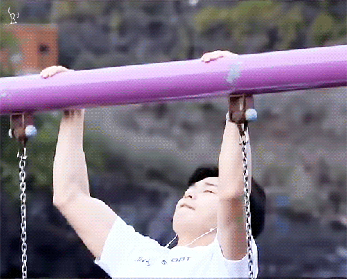 [윤식당] 몸매 유지를 위해 열심히 운동하는 딘딘 .jpgif | 인스티즈