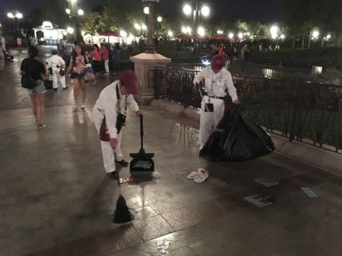 [사진주의] 디즈니랜드에서 응가를? 대륙의 놀이공원 관람 클래스 | 인스티즈