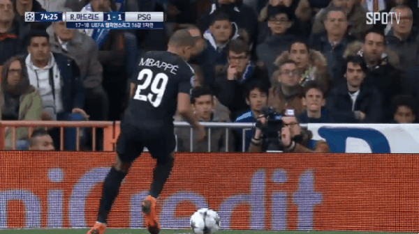 음바페 라보나 훼이크 간단히 제압하는 라모스.GIF | 인스티즈