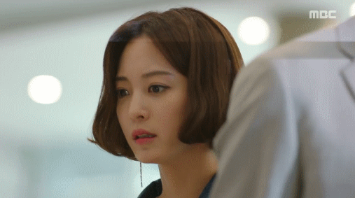  감독님의 여성 캐릭터에 대한 디테일이 느껴지는 디렉팅 장면.jpgif | 인스티즈