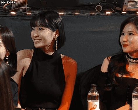 부끄러워 하는 모모? | 인스티즈