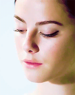 눈 속에 우주를 담고 있는 카야 스코델라리오.jpgif | 인스티즈