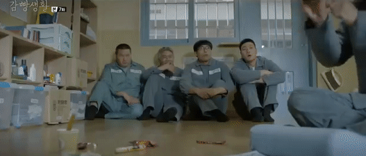 [슬기로운감빵생활] 여기가 인생의 끝은 아니..겠죠?.gif | 인스티즈