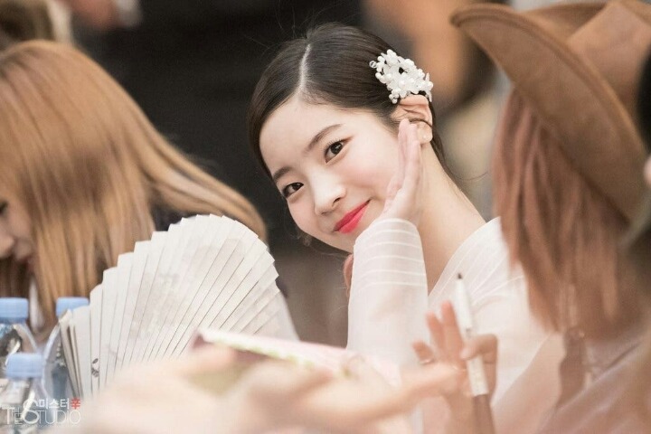 [트와이스] 추석기념 한복 입은 다현이 | 인스티즈