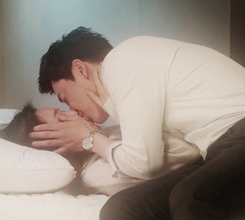 [질투의화신] 이화신 키스가 과하지 않은데 야한 이유.gif + 분석 추가 | 인스티즈