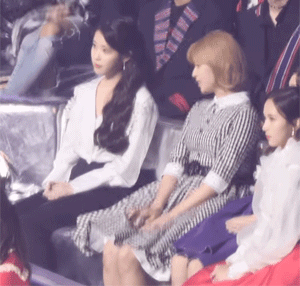 아이유 덕후 트와이스 .gif | 인스티즈