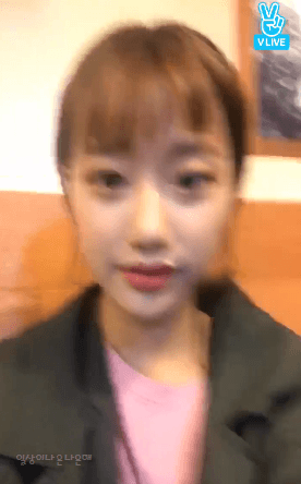 국밥집에서 혼밥하는 에이프릴 나은 | 인스티즈