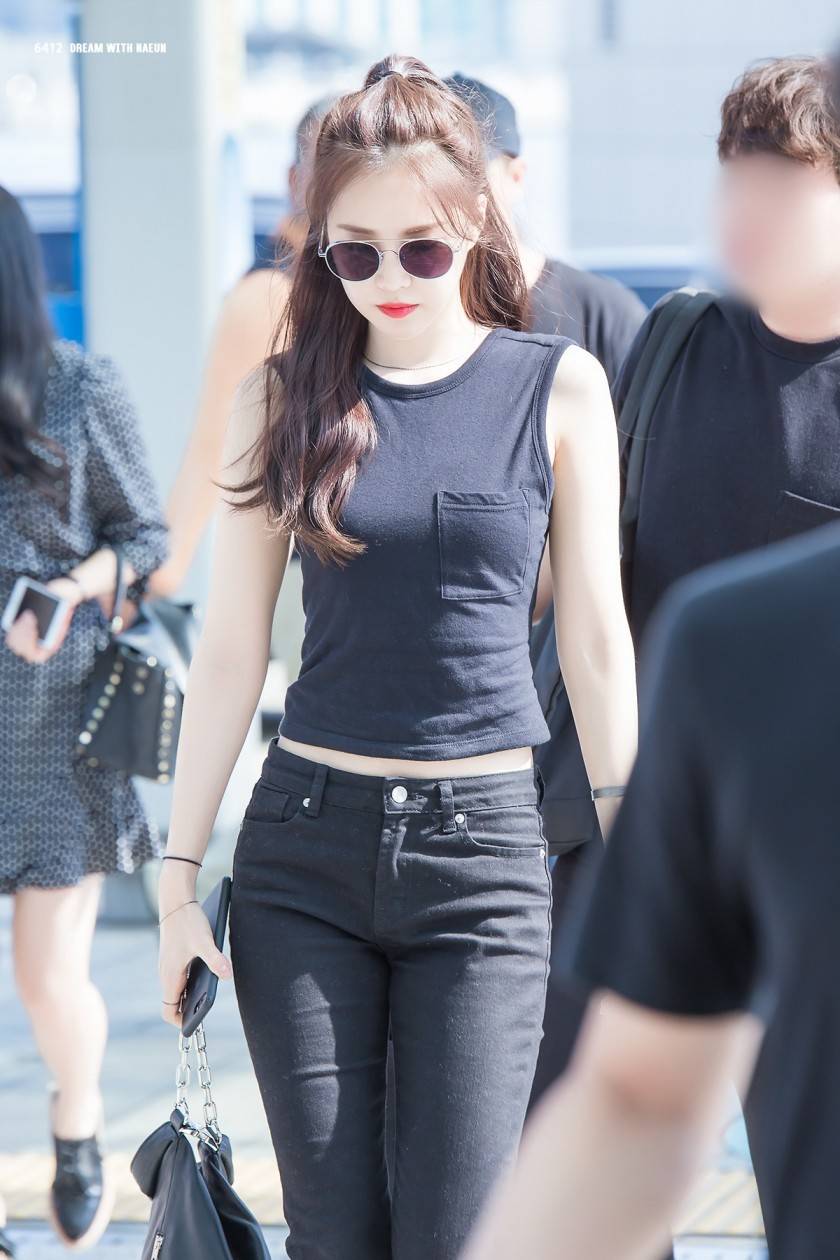 인천공항에서 출국하는 손나은.jpg | 인스티즈