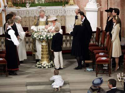 동생 세례식에 참석한 아기 공주들 | 인스티즈