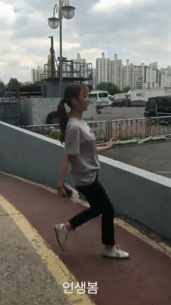 7년차 아이돌 보미가 팬을 대하는 태도.gif | 인스티즈