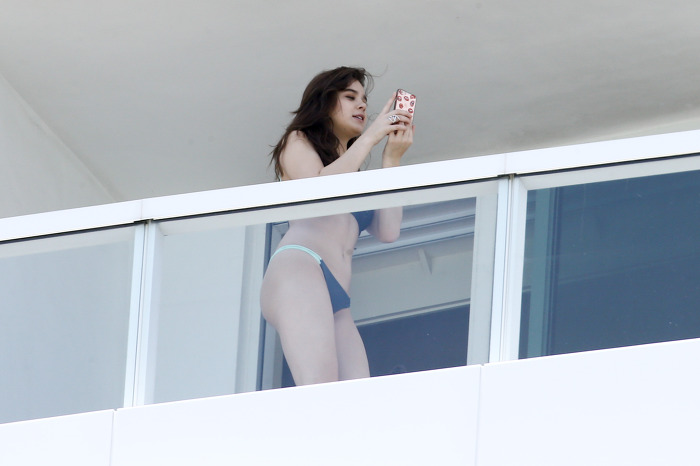 헤일리 스테인필드 비키니 | 인스티즈