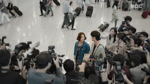  감독님의 여성 캐릭터에 대한 디테일이 느껴지는 디렉팅 장면.jpgif | 인스티즈