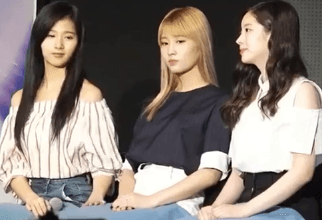 옆에서 자꾸 만져대니까 느낌이 이상했던 모모.GIF | 인스티즈