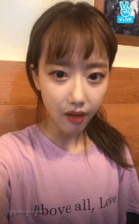 국밥집에서 혼밥하는 에이프릴 나은 | 인스티즈