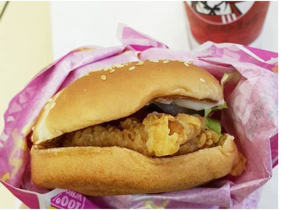 여기 치킨버거 중 하나만 먹어야 한다면?? | 인스티즈