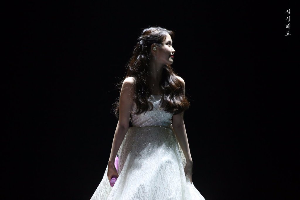 공주님 같았던 멜론뮤직어워드 아이유.jpg | 인스티즈