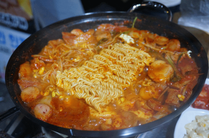 시원하고 얼큰한! 부대찌개 존슨탕 gifjpg | 인스티즈