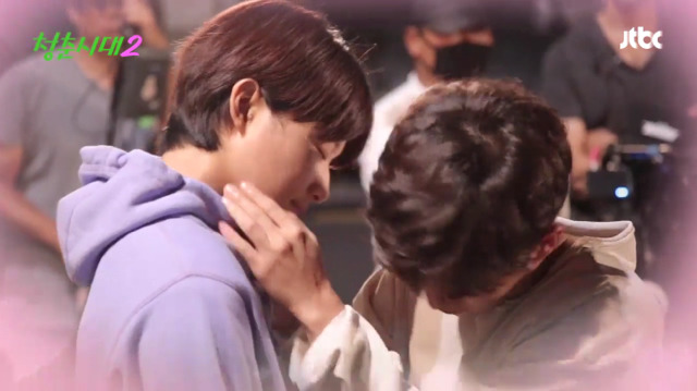 [청춘시대2] 본방보다 더 설레는 조장훈& 진명재완 키스신 메이킹.jpgif | 인스티즈