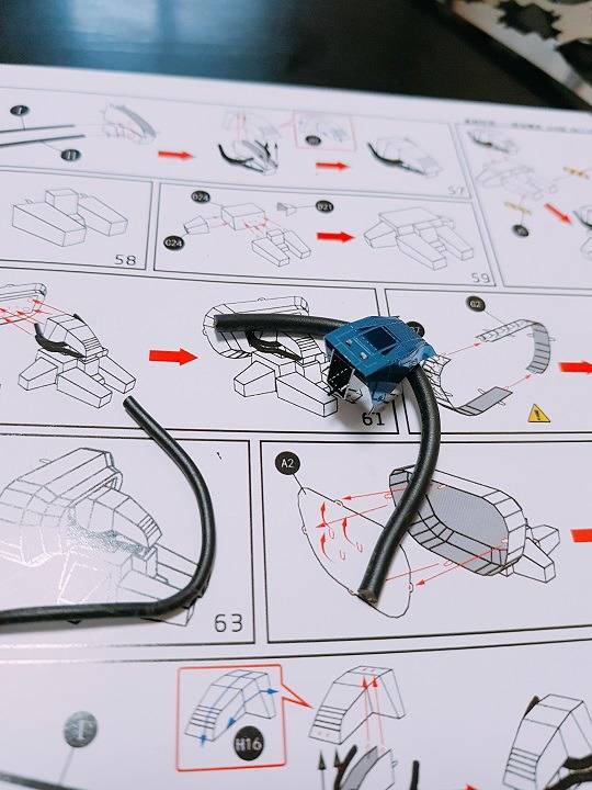 메탈퍼즐 시즈탱크 만드는 와고인.jpg | 인스티즈