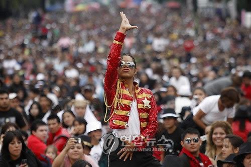 본인이 만약 정점이 될수 있다면?? 전세계 탑배우vs전세계 탑가수...jpg | 인스티즈