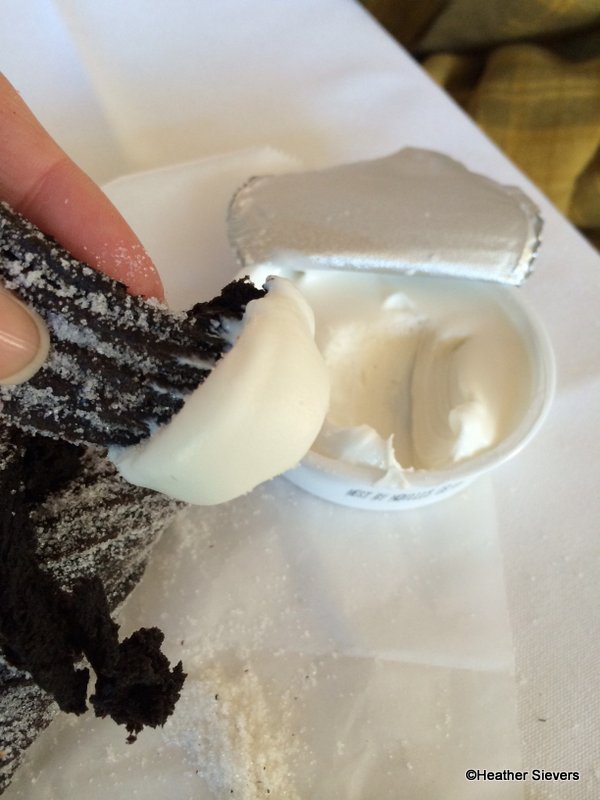 오레오 츄러스 & 오레오 아이스크림 롤케이크 실사.jpg | 인스티즈