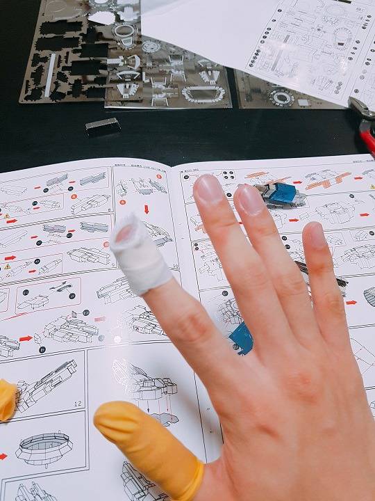 메탈퍼즐 시즈탱크 만드는 와고인.jpg | 인스티즈