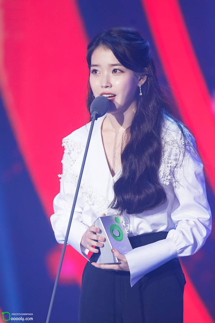 공주님 같았던 멜론뮤직어워드 아이유.jpg | 인스티즈