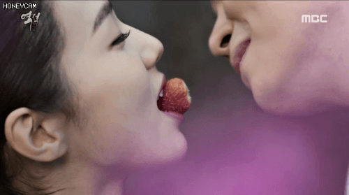 채수빈 딸기 키스 | 인스티즈