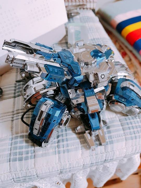 메탈퍼즐 시즈탱크 만드는 와고인.jpg | 인스티즈