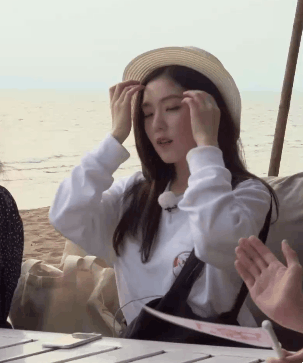 이쁜 모자 쓴 아이린.gif | 인스티즈