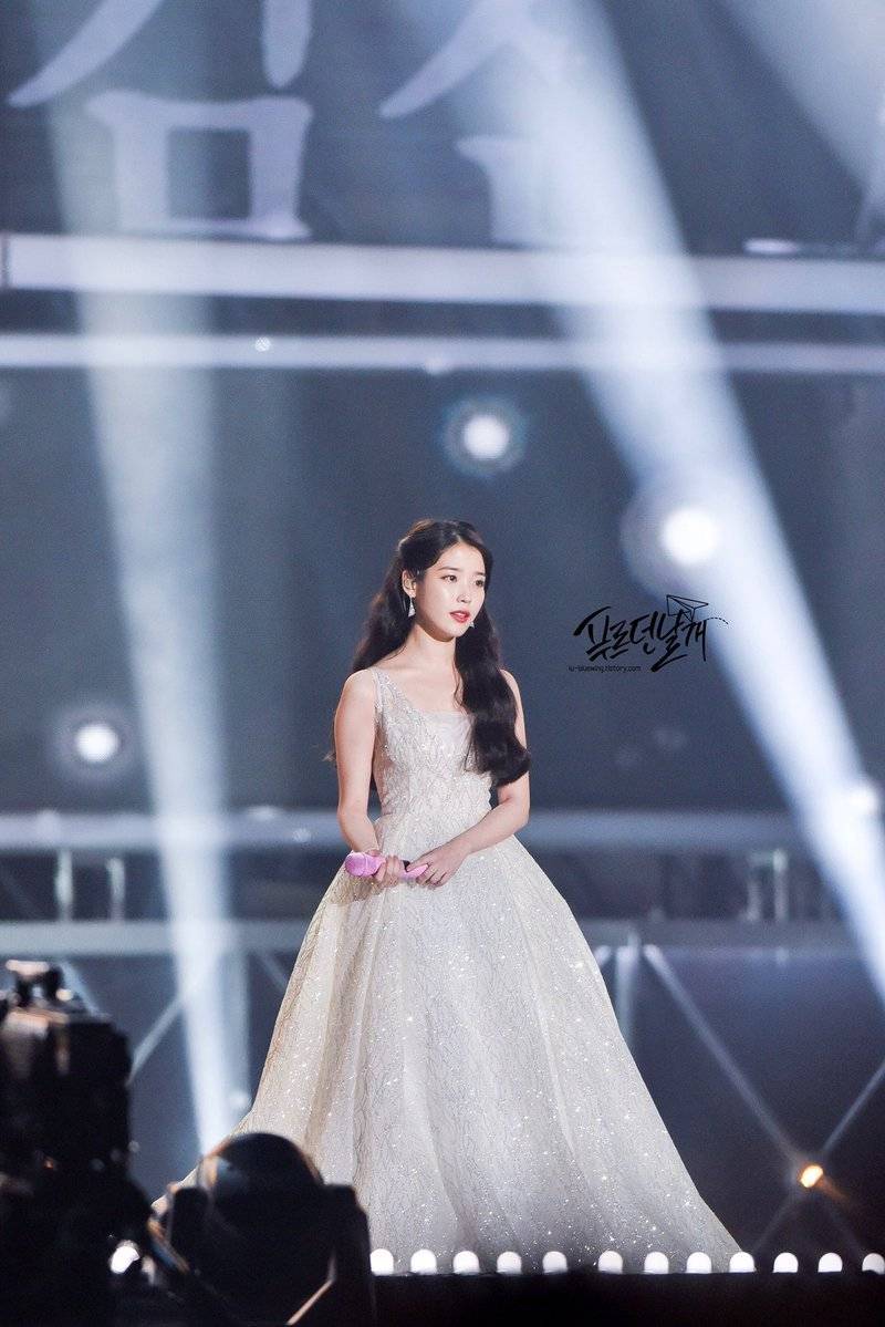 공주님 같았던 멜론뮤직어워드 아이유.jpg | 인스티즈