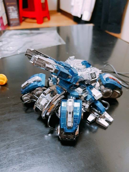 메탈퍼즐 시즈탱크 만드는 와고인.jpg | 인스티즈