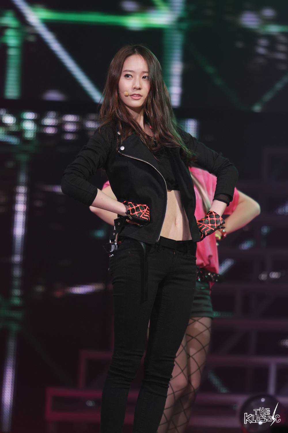 호불호 갈리는 크리스탈 복근.jpg | 인스티즈