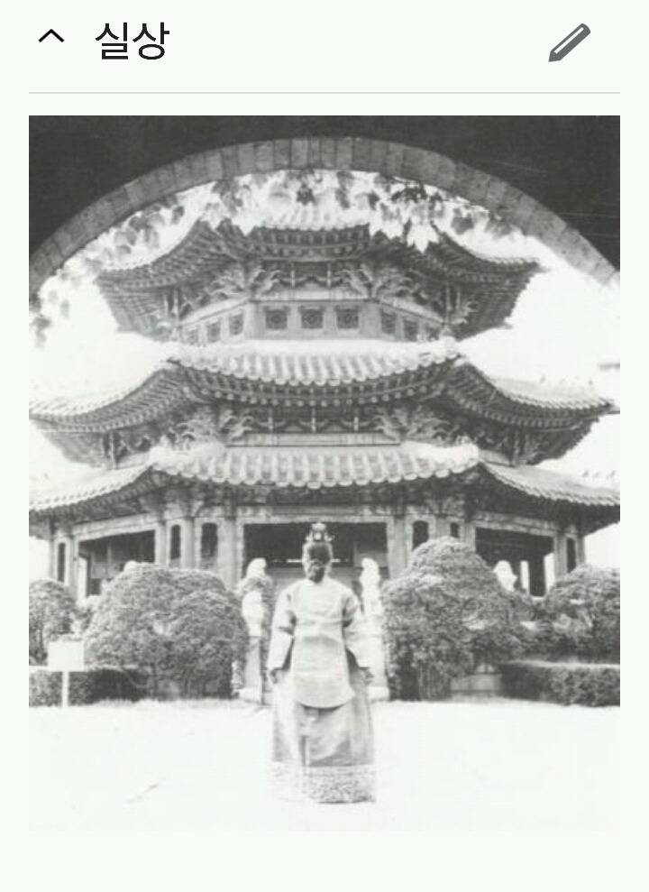 제사는 썩은 흙더미 앞에 접시 몇개 어질러놓고 효도했다고 자위질 하는 행위이다 | 인스티즈