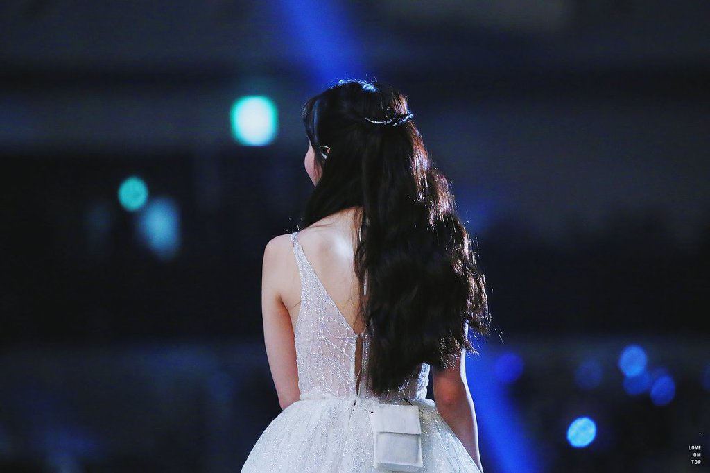 공주님 같았던 멜론뮤직어워드 아이유.jpg | 인스티즈