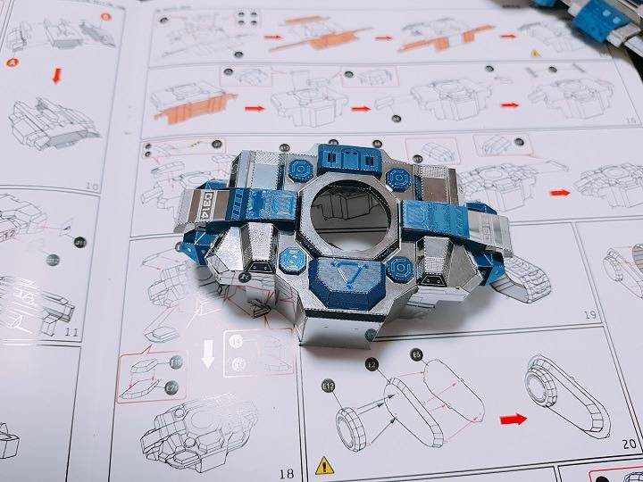 메탈퍼즐 시즈탱크 만드는 와고인.jpg | 인스티즈