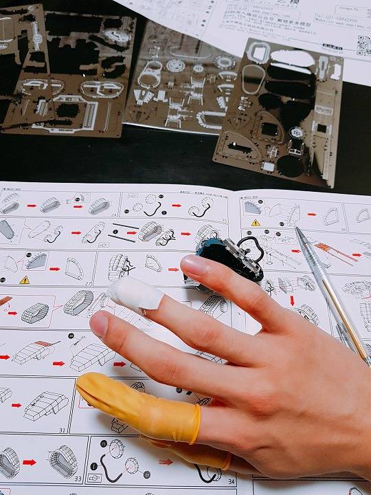 메탈퍼즐 시즈탱크 만드는 와고인.jpg | 인스티즈