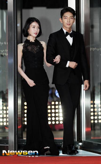 오늘자 연기대상 레드카펫 아이유 이준기 | 인스티즈