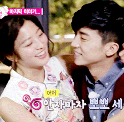 우결 안보는 사람이 보면 놀라는 스킨십이 제일 많았던 세커플.gif | 인스티즈